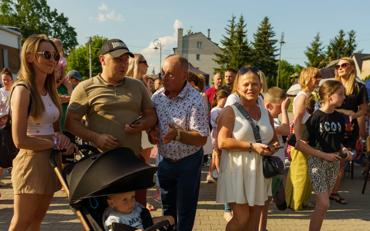 Wielki korowód przeszedł przez Lipce Reymontowskie. Zobacz zdjęcia z Dnia Reymonta 2026! — zdjęcie 61 z 75