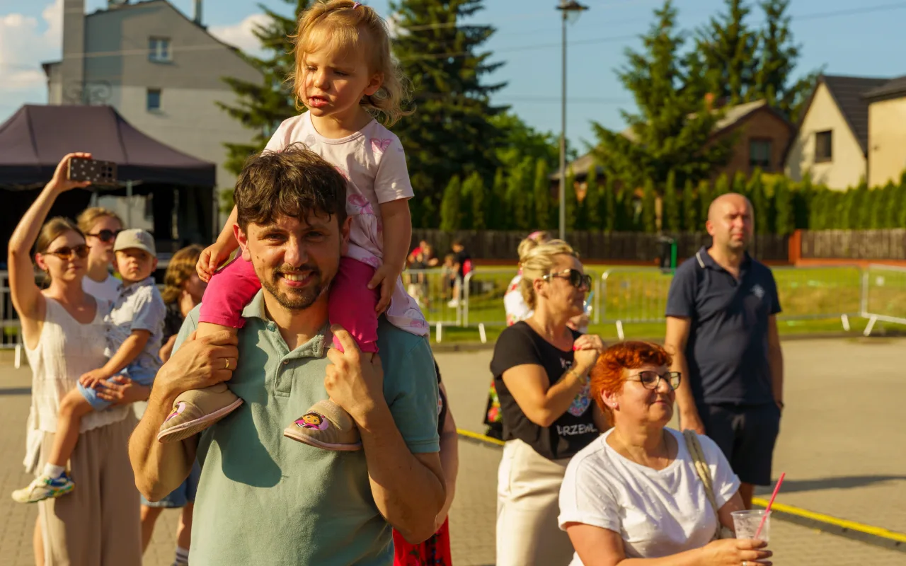 Wielki korowód przeszedł przez Lipce Reymontowskie. Zobacz zdjęcia z Dnia Reymonta 2026! — zdjęcie 73 z 75