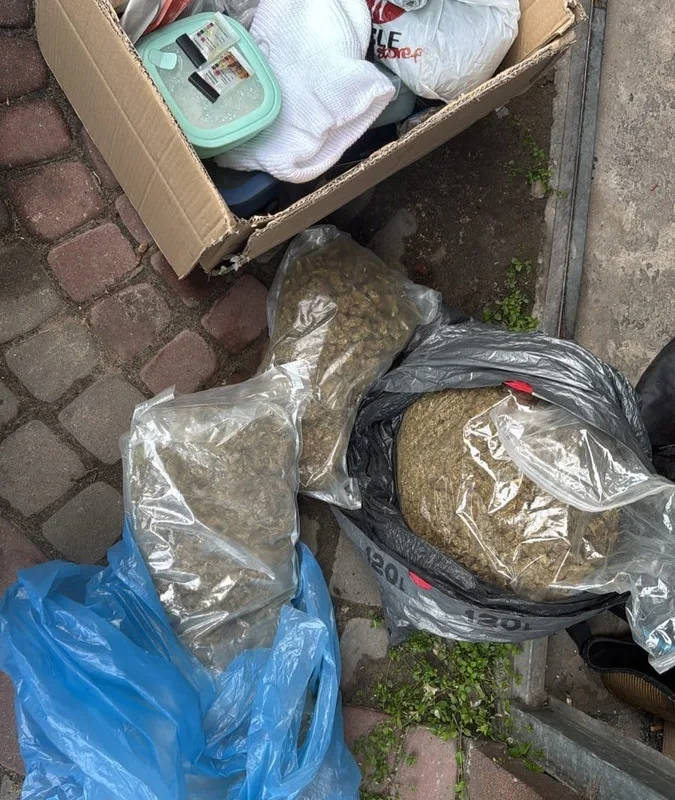 Uderzenie skierniewickiej policji w gang złodziei. Odzyskali luksusowe auta i kilogramy narkotyków — zdjęcie 11 z 12