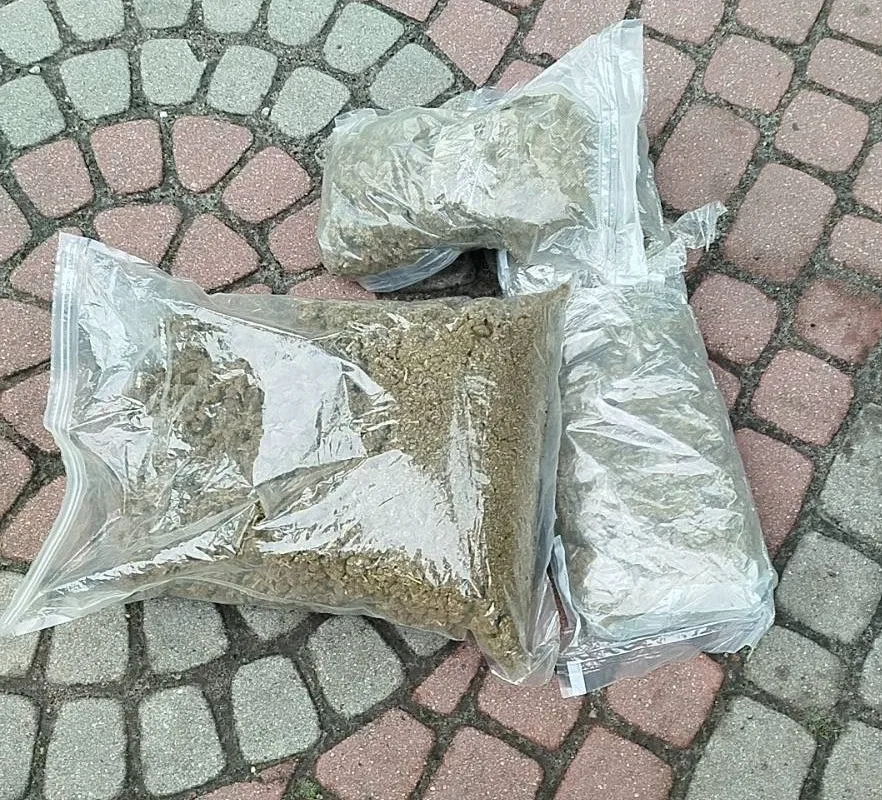 Uderzenie skierniewickiej policji w gang złodziei. Odzyskali luksusowe auta i kilogramy narkotyków — zdjęcie 6 z 12