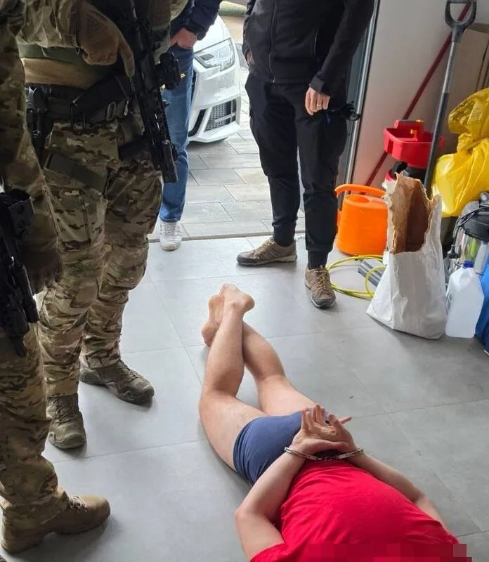Uderzenie skierniewickiej policji w gang złodziei. Odzyskali luksusowe auta i kilogramy narkotyków — zdjęcie 4 z 12