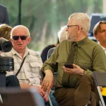Jarosław Kaczyński i Przemysław Czarnek podczas konwencji programowej w Świętych Nowakach, gmina Maków, powiat skierniewicki