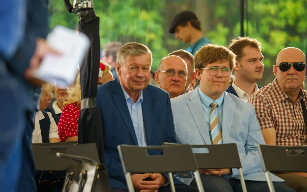 Jarosław Kaczyński i Przemysław Czarnek podczas konwencji programowej w Świętych Nowakach, gmina Maków, powiat skierniewicki