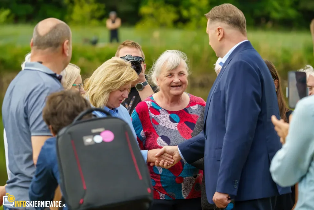 Jarosław Kaczyński i Przemysław Czarnek podczas konwencji programowej w Świętych Nowakach, gmina Maków, powiat skierniewicki