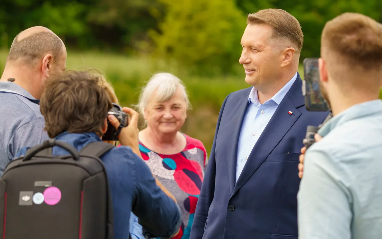 Jarosław Kaczyński i Przemysław Czarnek podczas konwencji programowej w Świętych Nowakach, gmina Maków, powiat skierniewicki