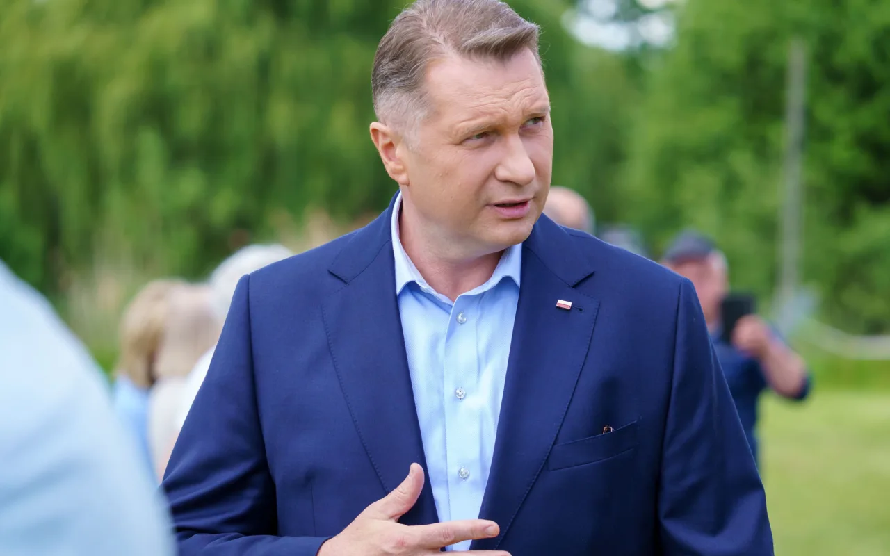 Jarosław Kaczyński i Przemysław Czarnek podczas konwencji programowej w Świętych Nowakach, gmina Maków, powiat skierniewicki