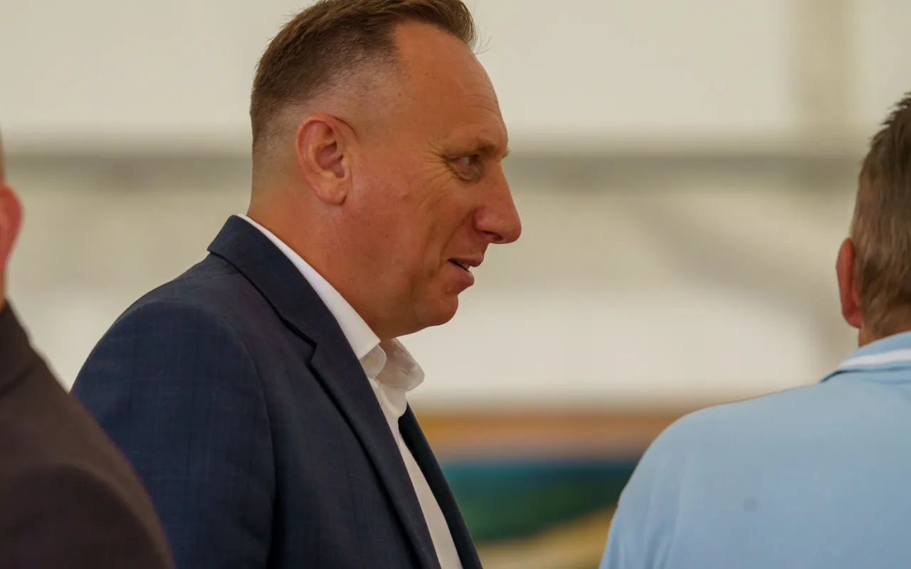 Jarosław Kaczyński i Przemysław Czarnek podczas konwencji programowej w Świętych Nowakach, gmina Maków, powiat skierniewicki
