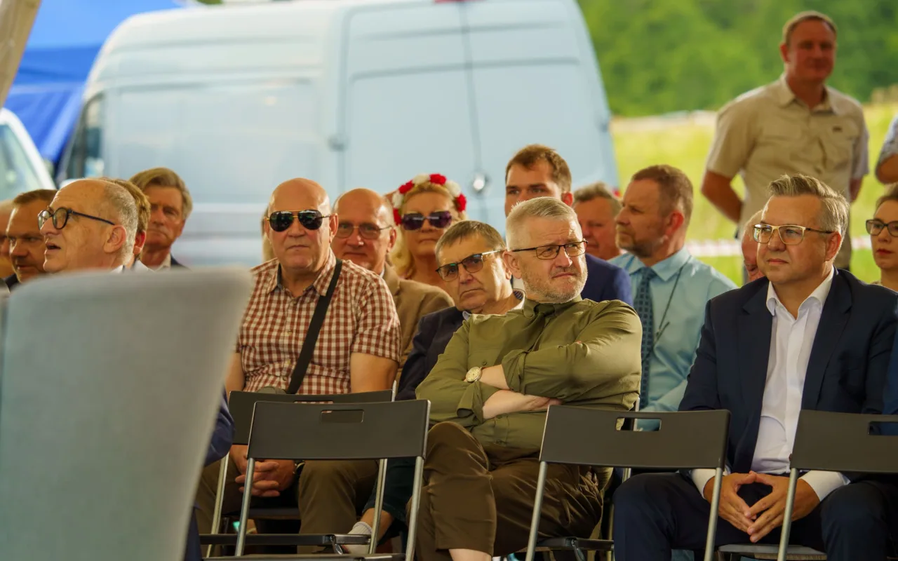 Jarosław Kaczyński i Przemysław Czarnek podczas konwencji programowej w Świętych Nowakach, gmina Maków, powiat skierniewicki