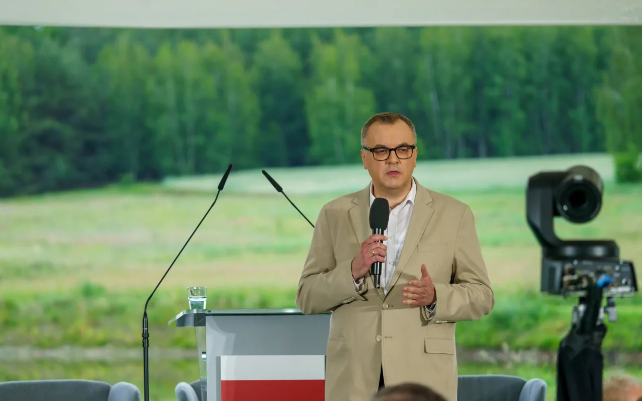 Jarosław Kaczyński i Przemysław Czarnek podczas konwencji programowej w Świętych Nowakach, gmina Maków, powiat skierniewicki