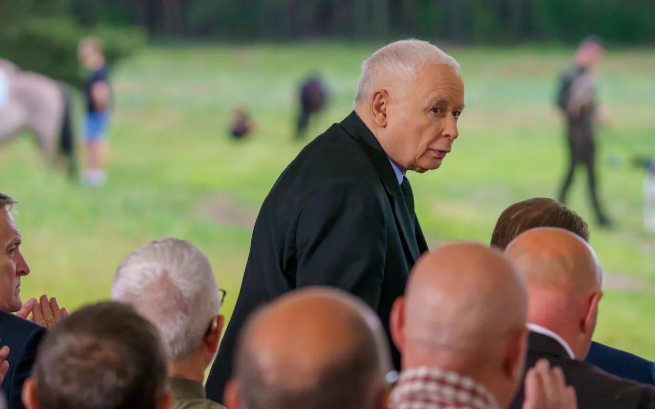 Jarosław Kaczyński i Przemysław Czarnek podczas konwencji programowej w Świętych Nowakach, gmina Maków, powiat skierniewicki