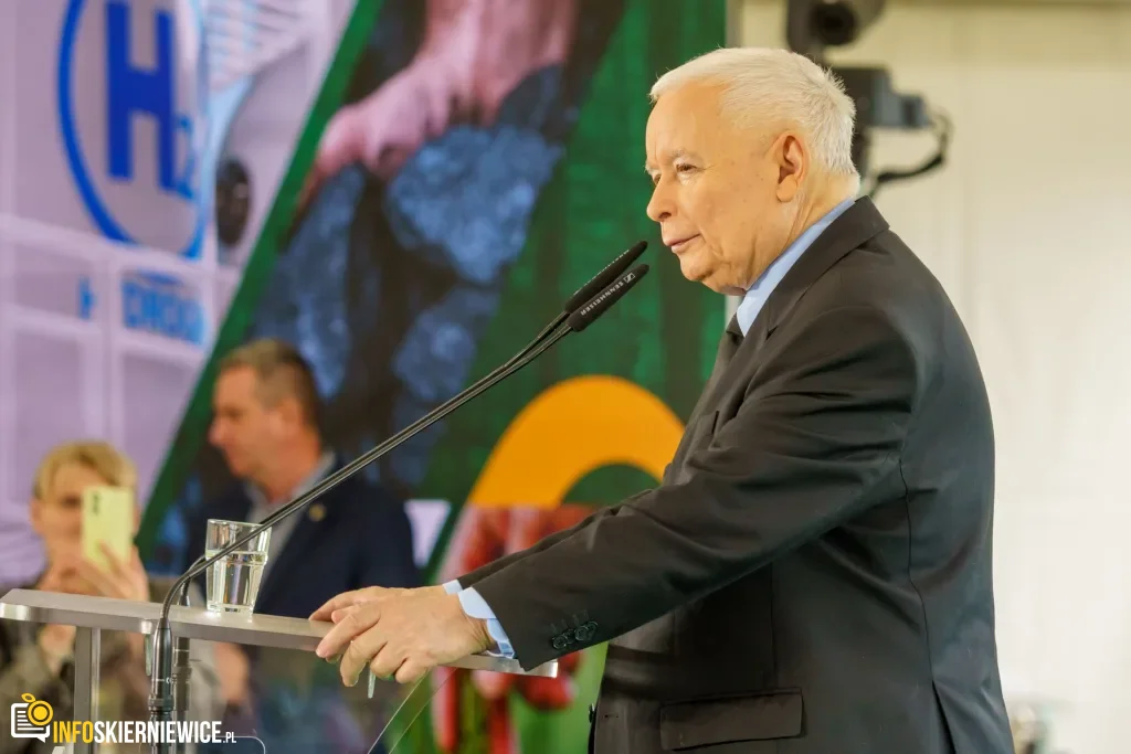 Jarosław Kaczyński i Przemysław Czarnek w gminie Maków. Zobacz relację 1 jaroslaw kaczynski przemyslaw czarnek gmina makow 61 z 79 1024x683 watermarked large