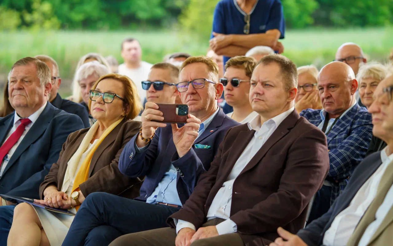 Jarosław Kaczyński i Przemysław Czarnek podczas konwencji programowej w Świętych Nowakach, gmina Maków, powiat skierniewicki