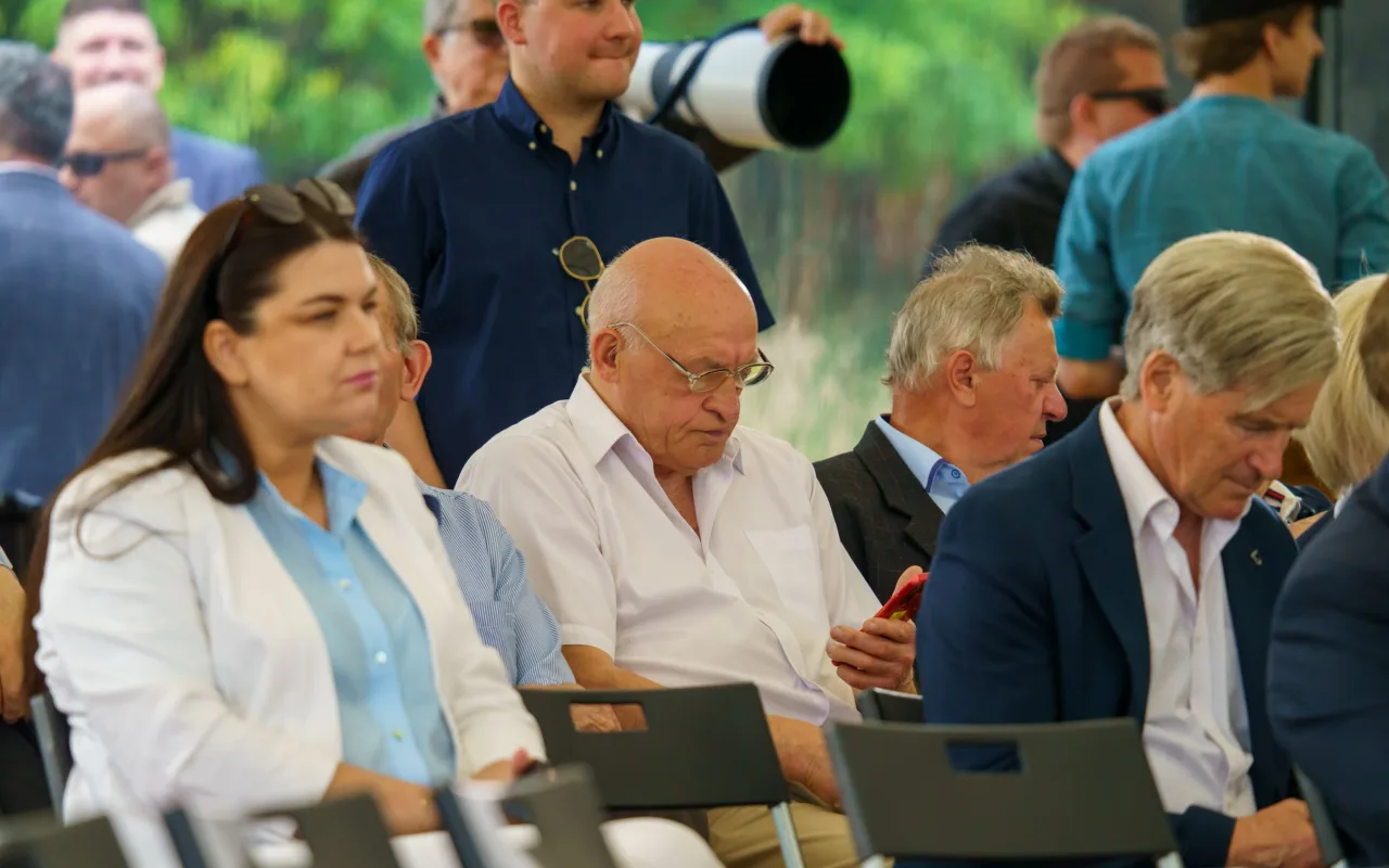 Jarosław Kaczyński i Przemysław Czarnek podczas konwencji programowej w Świętych Nowakach, gmina Maków, powiat skierniewicki
