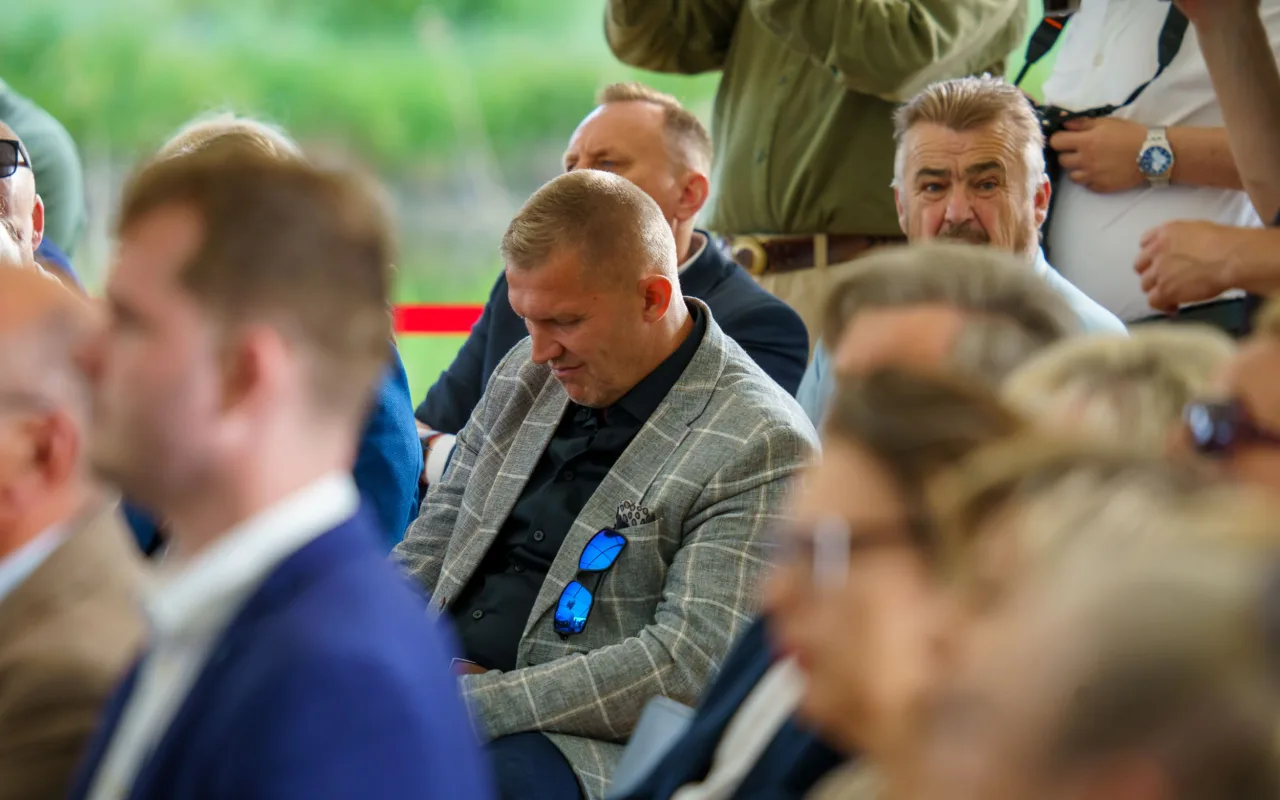 Jarosław Kaczyński i Przemysław Czarnek podczas konwencji programowej w Świętych Nowakach, gmina Maków, powiat skierniewicki