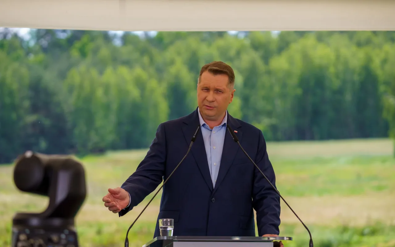 Jarosław Kaczyński i Przemysław Czarnek podczas konwencji programowej w Świętych Nowakach, gmina Maków, powiat skierniewicki
