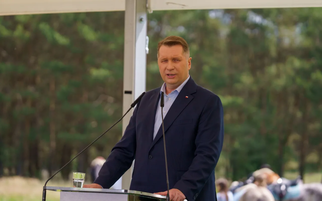 Jarosław Kaczyński i Przemysław Czarnek podczas konwencji programowej w Świętych Nowakach, gmina Maków, powiat skierniewicki