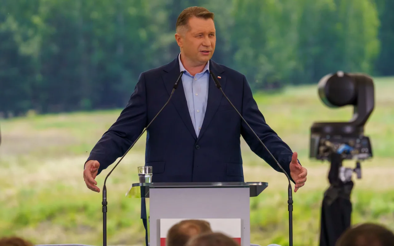 Jarosław Kaczyński i Przemysław Czarnek podczas konwencji programowej w Świętych Nowakach, gmina Maków, powiat skierniewicki