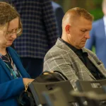 Jarosław Kaczyński i Przemysław Czarnek podczas konwencji programowej w Świętych Nowakach, gmina Maków, powiat skierniewicki