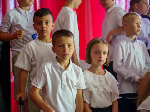 Ostatni dzwonek w SP 1 w Skierniewicach. Uczniowie oficjalnie rozpoczęli wakacje