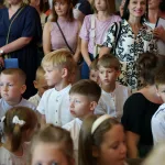 ostatni dzwonek w sp 1 w skierniewicach uczniowie oficjalnie rozpoczeli wakacje 12 z 39