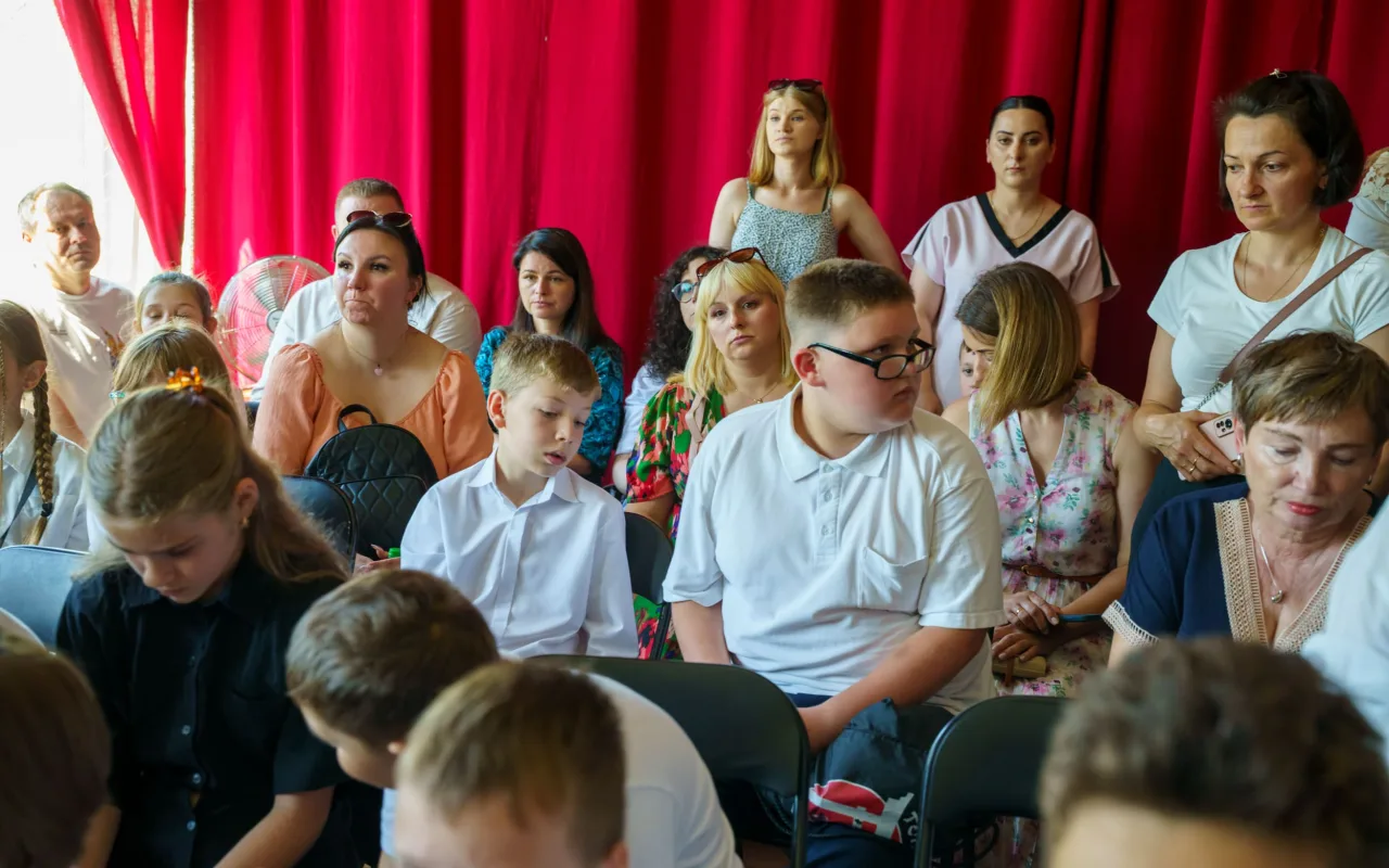 Ostatni dzwonek w SP 1 w Skierniewicach. Uczniowie oficjalnie rozpoczęli wakacje — zdjęcie 19 z 39