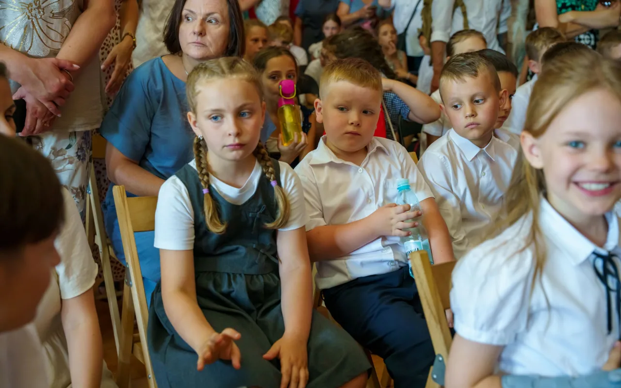 Ostatni dzwonek w SP 1 w Skierniewicach. Uczniowie oficjalnie rozpoczęli wakacje — zdjęcie 25 z 39