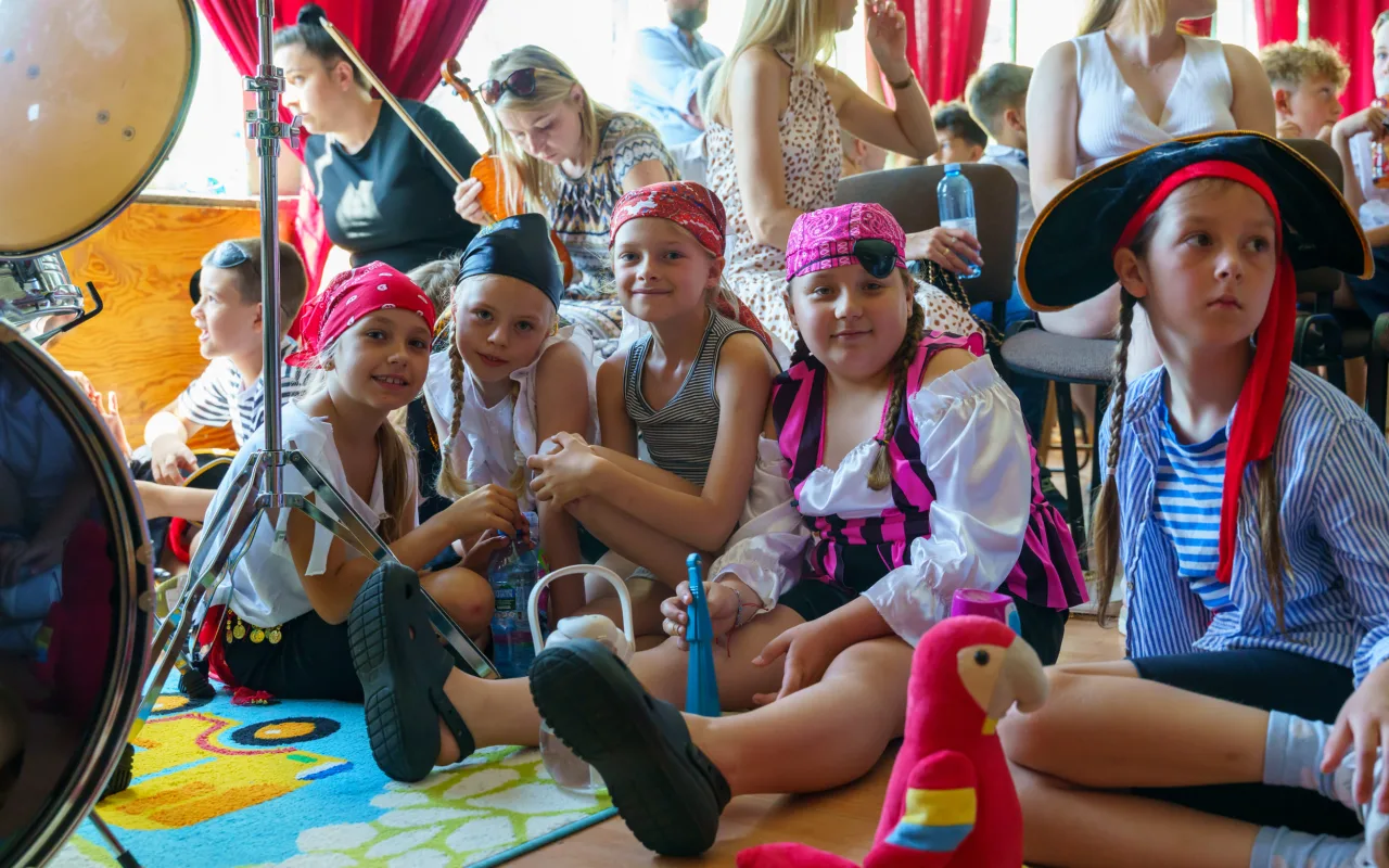 Ostatni dzwonek w SP 1 w Skierniewicach. Uczniowie oficjalnie rozpoczęli wakacje — zdjęcie 3 z 39