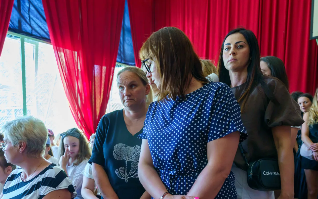 Ostatni dzwonek w SP 1 w Skierniewicach. Uczniowie oficjalnie rozpoczęli wakacje — zdjęcie 38 z 39