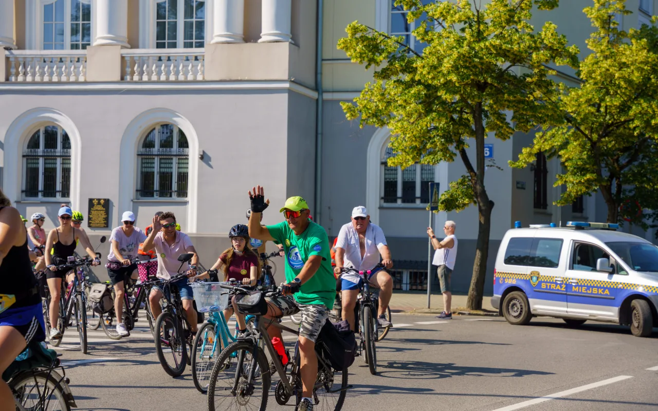 [ZDJĘCIA] Powiatowy Rajd Lata 2026 za nami. Upał nie zniechęcił rowerzystów — zdjęcie 36 z 102