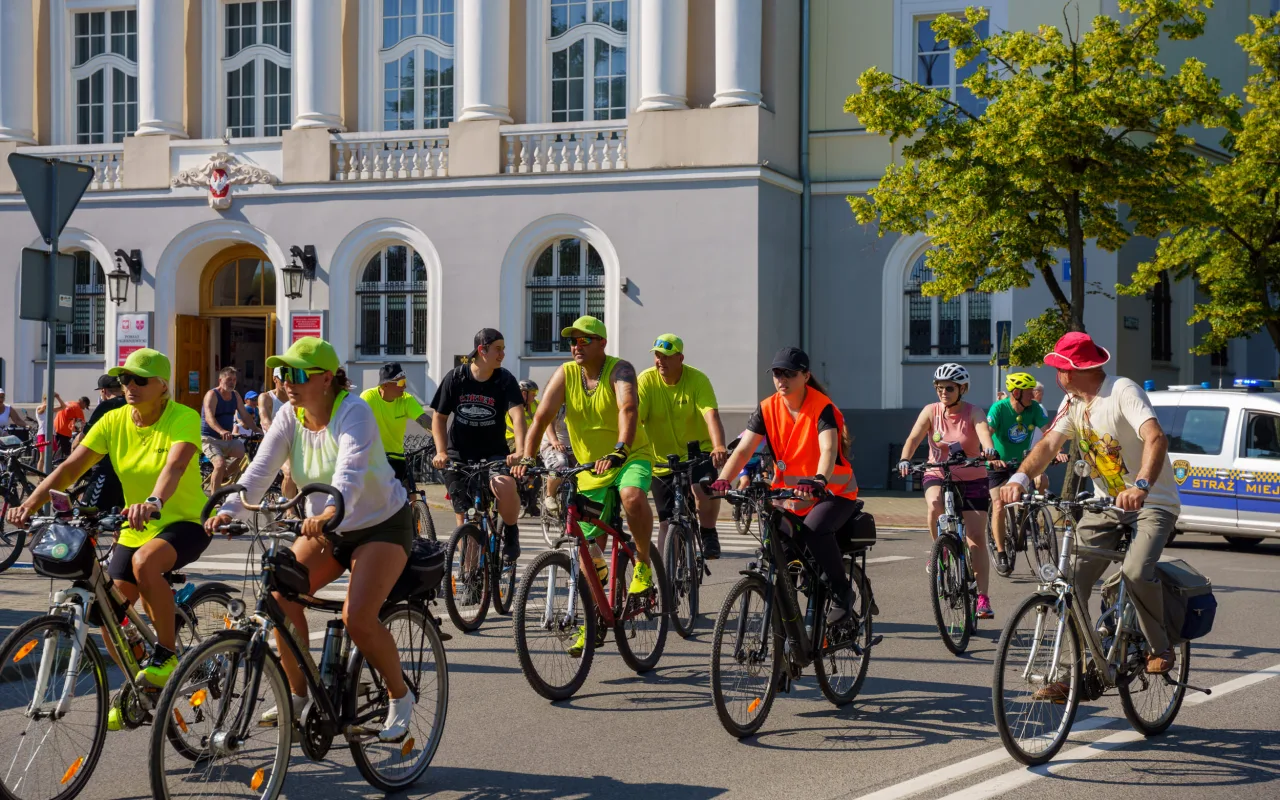 [ZDJĘCIA] Powiatowy Rajd Lata 2026 za nami. Upał nie zniechęcił rowerzystów — zdjęcie 40 z 102