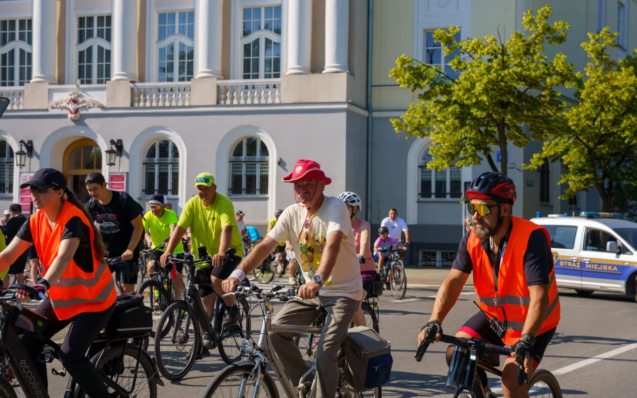 [ZDJĘCIA] Powiatowy Rajd Lata 2026 za nami. Upał nie zniechęcił rowerzystów — zdjęcie 41 z 102