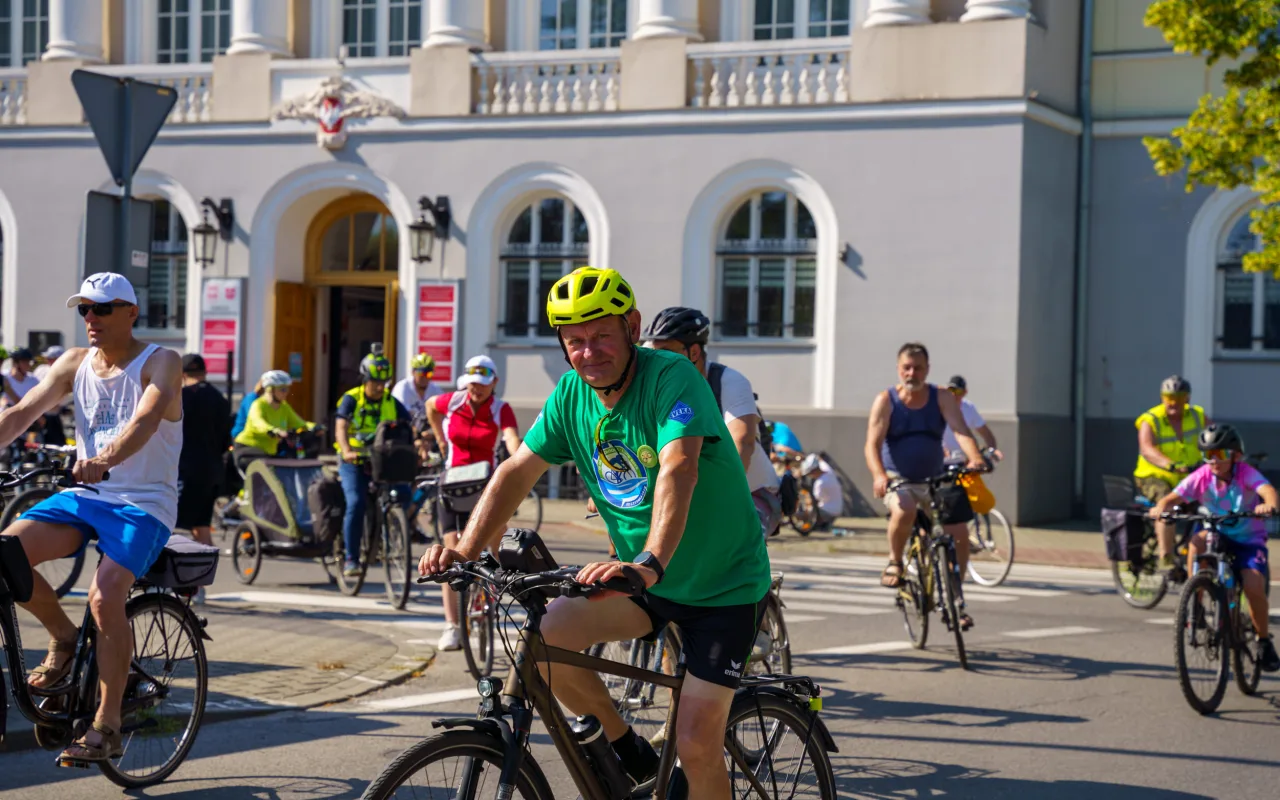 [ZDJĘCIA] Powiatowy Rajd Lata 2026 za nami. Upał nie zniechęcił rowerzystów — zdjęcie 42 z 102