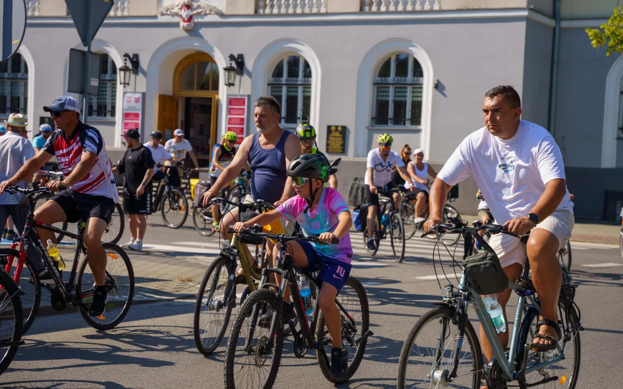 [ZDJĘCIA] Powiatowy Rajd Lata 2026 za nami. Upał nie zniechęcił rowerzystów — zdjęcie 44 z 102