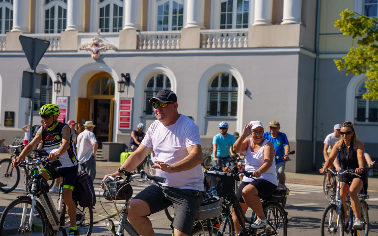[ZDJĘCIA] Powiatowy Rajd Lata 2026 za nami. Upał nie zniechęcił rowerzystów — zdjęcie 48 z 102