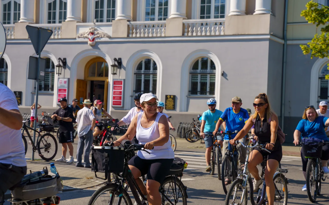 [ZDJĘCIA] Powiatowy Rajd Lata 2026 za nami. Upał nie zniechęcił rowerzystów — zdjęcie 49 z 102