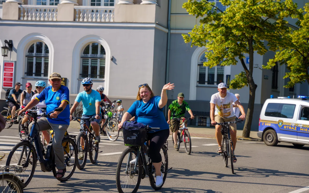 [ZDJĘCIA] Powiatowy Rajd Lata 2026 za nami. Upał nie zniechęcił rowerzystów — zdjęcie 50 z 102