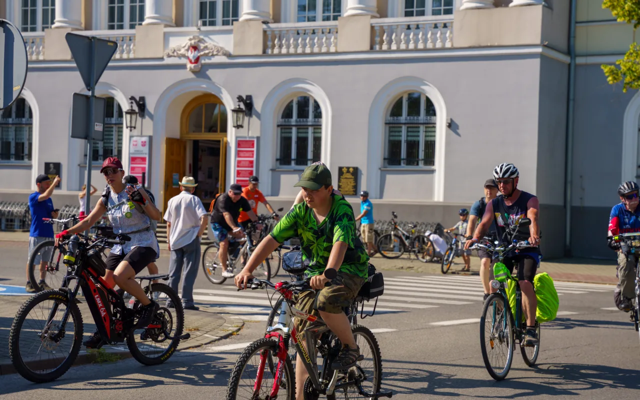 [ZDJĘCIA] Powiatowy Rajd Lata 2026 za nami. Upał nie zniechęcił rowerzystów — zdjęcie 52 z 102