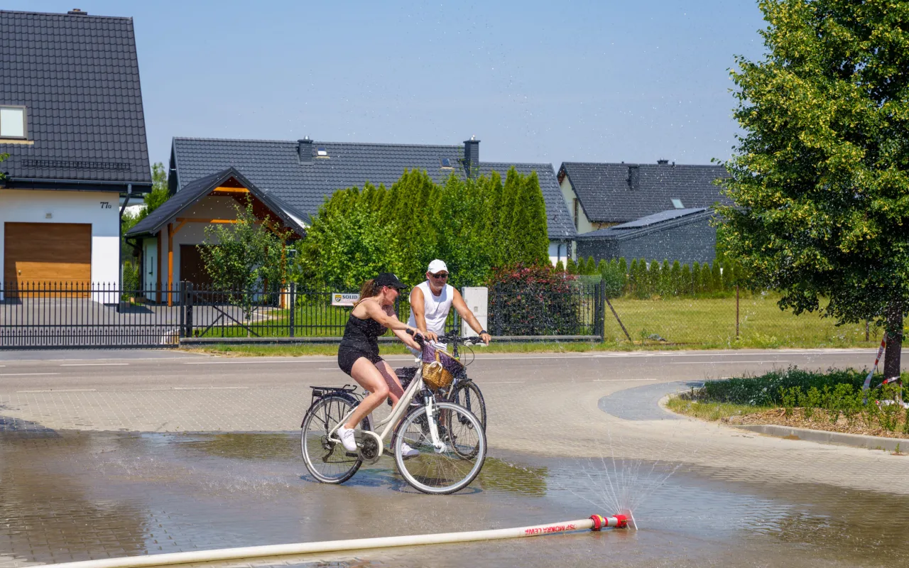 [ZDJĘCIA] Powiatowy Rajd Lata 2026 za nami. Upał nie zniechęcił rowerzystów — zdjęcie 56 z 102