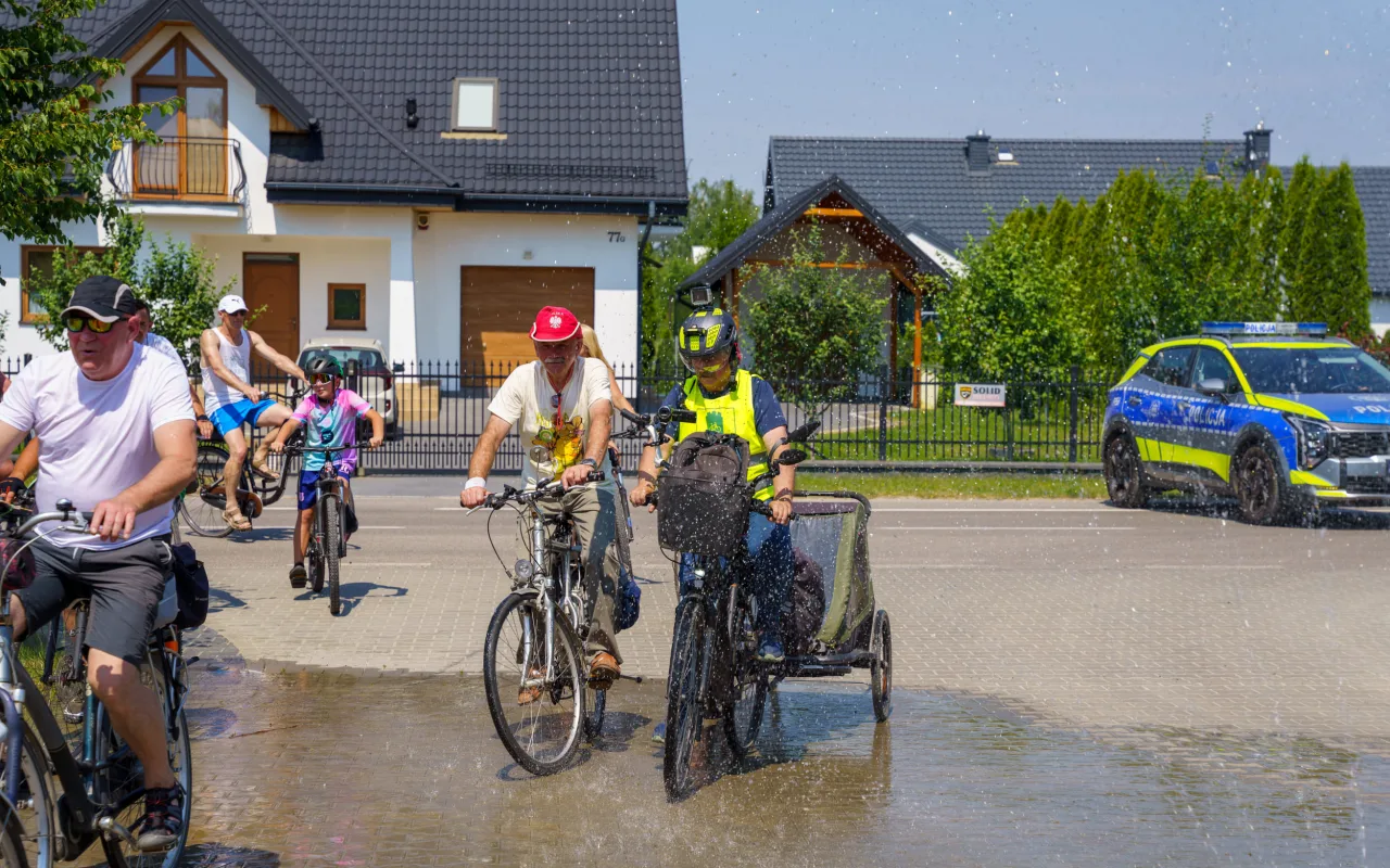 [ZDJĘCIA] Powiatowy Rajd Lata 2026 za nami. Upał nie zniechęcił rowerzystów — zdjęcie 60 z 102