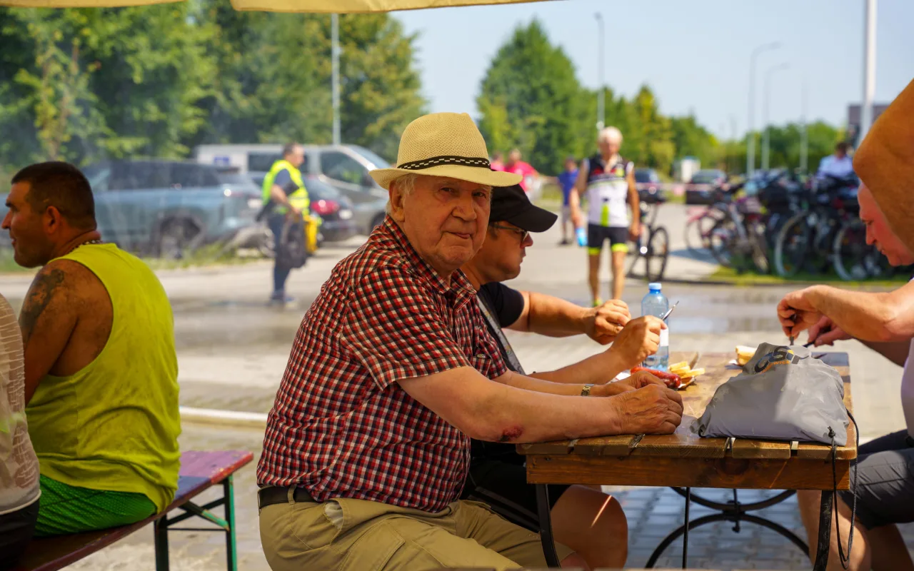 [ZDJĘCIA] Powiatowy Rajd Lata 2026 za nami. Upał nie zniechęcił rowerzystów — zdjęcie 75 z 102