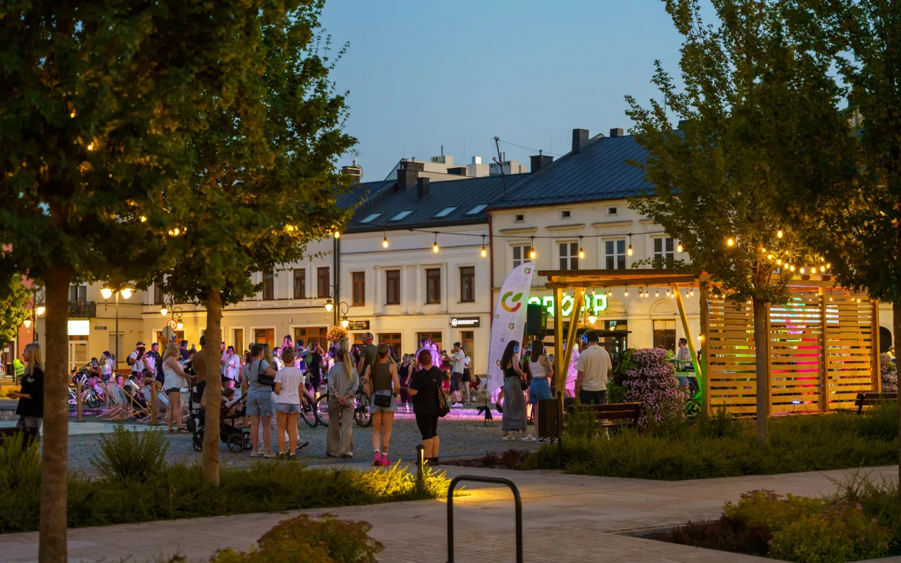 Cisza w centrum, a w słuchawkach ogień. Upał nie zepsuł startu wakacji w Skierniewicach — zdjęcie 49 z 49