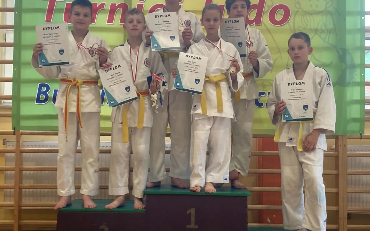Start zawodników klubu „Wojownicy” w Pucharze Burmistrza Latowicza — zdjęcie 2 z 7