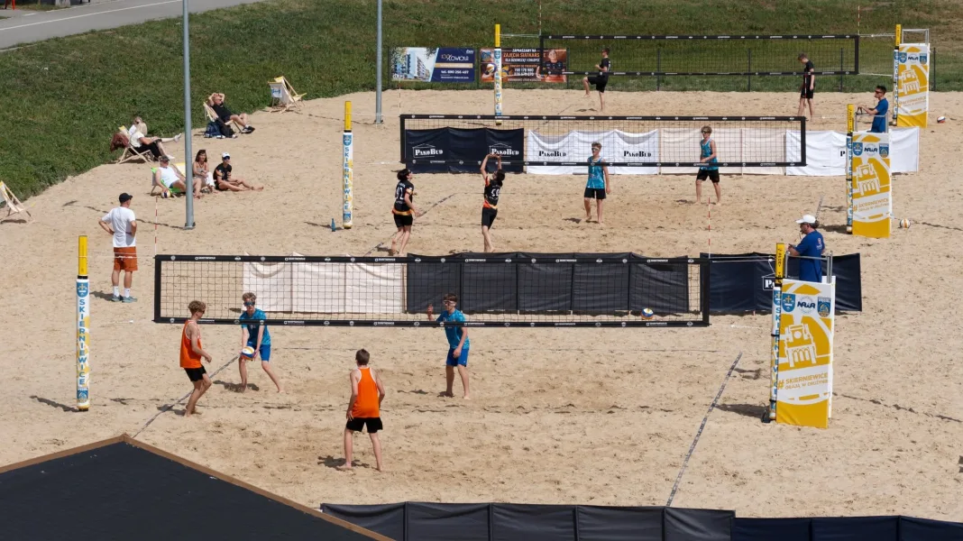 Turniej siatkówki plażowej nad Zalewem Zadębie. Warto przyjść!