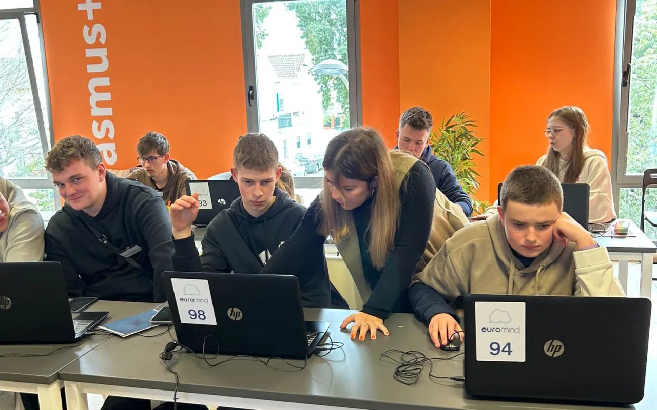 „Nie było lania wody, wsiedliśmy do koparek”. Uczniowie skierniewickiej budowlanki o zderzeniu z rynkiem pracy w Europie — zdjęcie 4 z 23