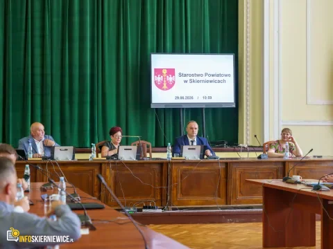 Zarząd powiatu skierniewickiego z absolutorium. Radni dali zielone światło na kolejne miliony na drogi