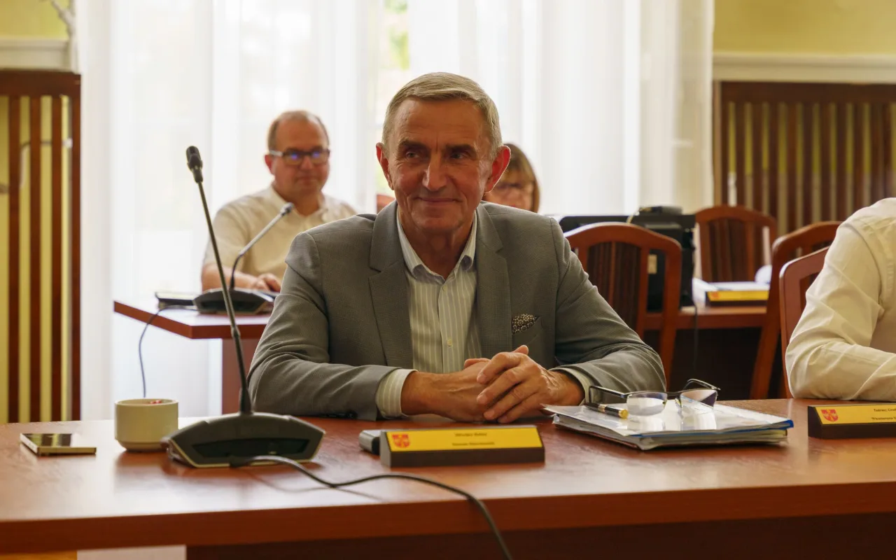 Zarząd powiatu skierniewickiego z absolutorium. Radni dali zielone światło na kolejne miliony na drogi