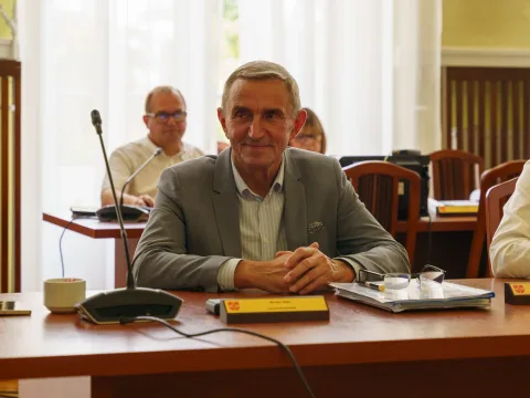 Zarząd powiatu skierniewickiego z absolutorium. Radni dali zielone światło na kolejne miliony na drogi