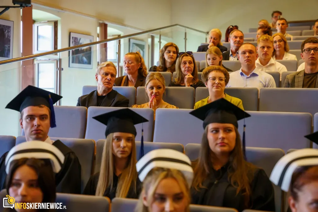 Symboliczne Wejście Do Zawodu. Za Studentami Ans W Skierniewicach Uroczyste Czepkowanie 100