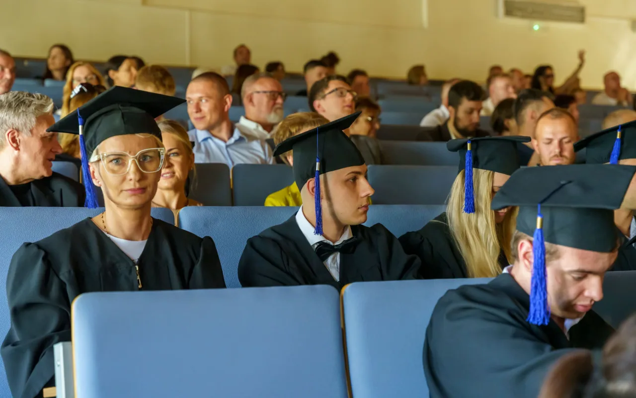 Symboliczne wejście do zawodu. Za studentami ANS w Skierniewicach uroczyste czepkowanie — zdjęcie 11 z 101