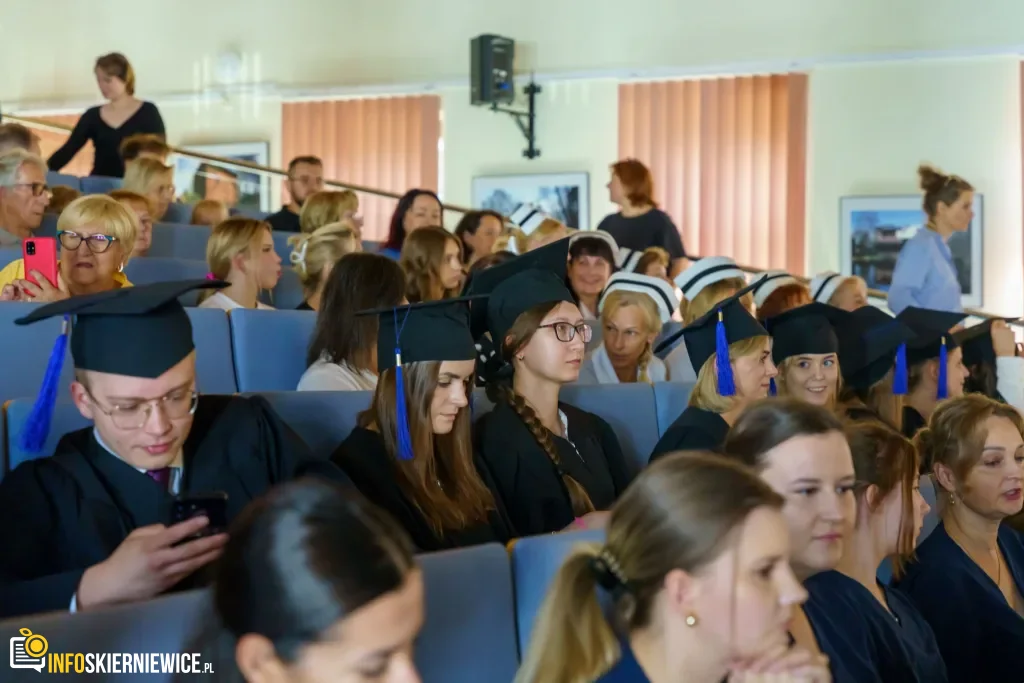 Symboliczne Wejście Do Zawodu. Za Studentami Ans W Skierniewicach Uroczyste Czepkowanie 14